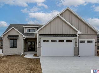 8827 Appaloosa Ln, Lincoln, NE 68520