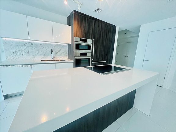 4th image of 851 NE 1st Ave Unit 2808