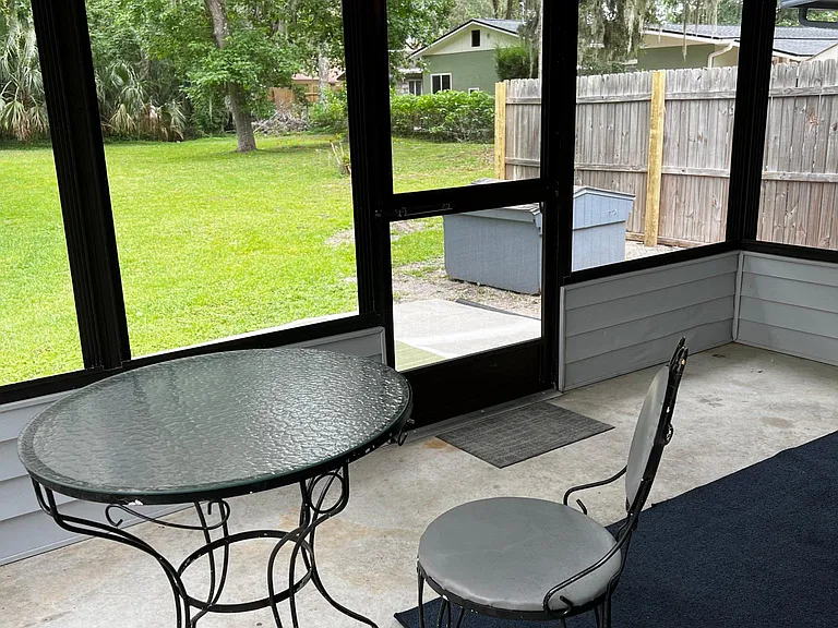 1109 Flomich St — Photo 16