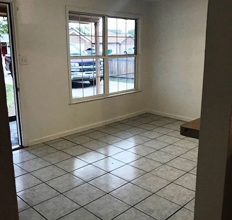 3rd image of 2821 Abilene St