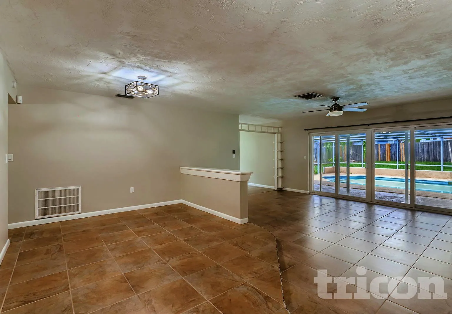 609 Linda Court Palm Harbor FL — Photo 2