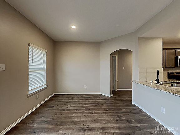5th image of 2519 Hutchins Dr