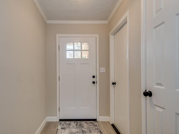 3rd image of 4303 Parkwood Dr Drive