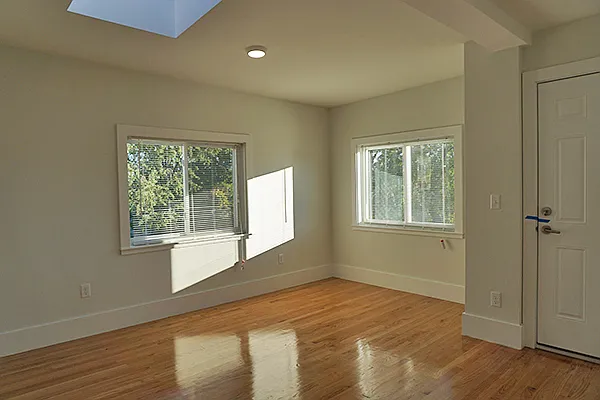 3 bed, 1076 sqft, $4,850 — Photo 4