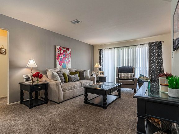 2nd image of 23128 Wellington Cres #148-101