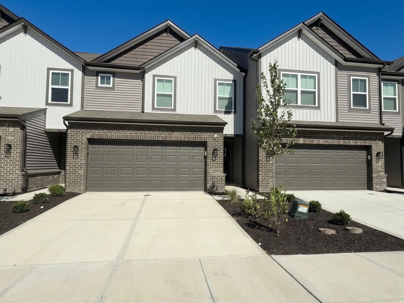 3 bed, 3.0 bath, 1624 sqft, $2,095 — Photo 1