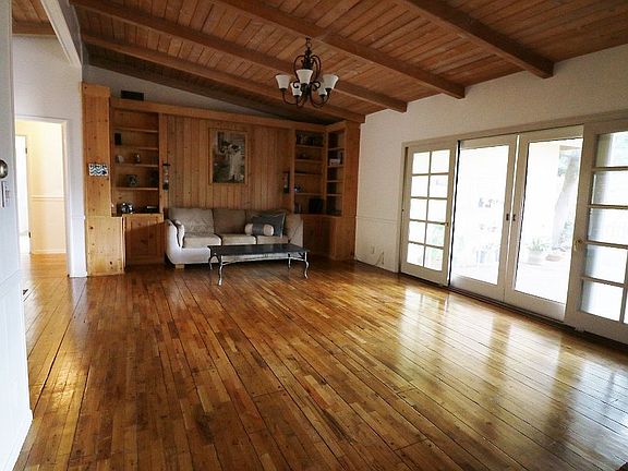 Living Room has Built-in's