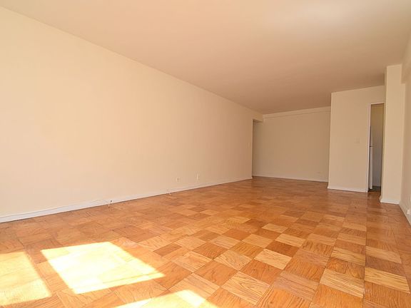 2nd image of 141 E 55th St #9CC