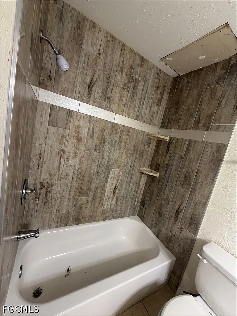 2875 Winkler Ave — Photo 3
