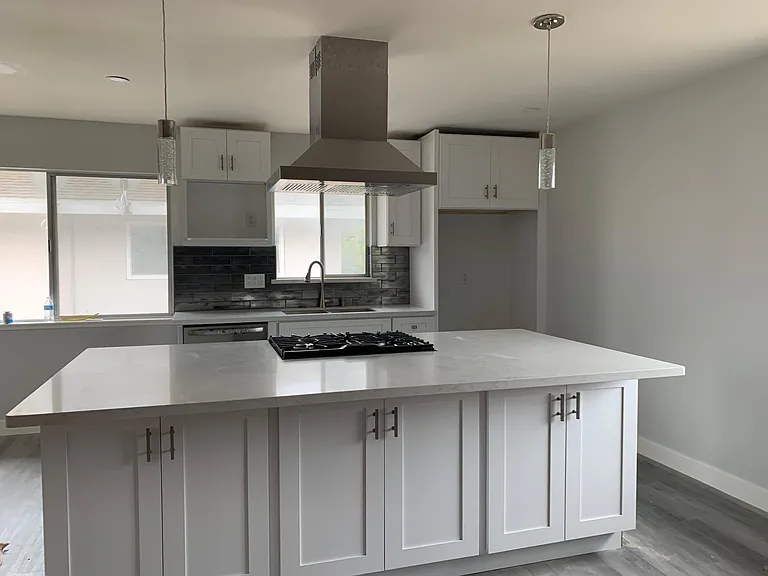 2575 Bayshore Ave — Photo 10