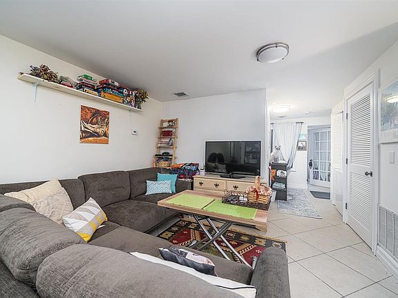 3rd image of 313 4th St #1