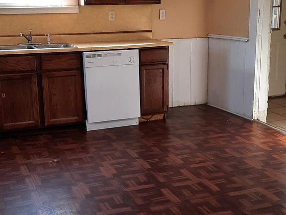4th image of 1374 Playford Ave