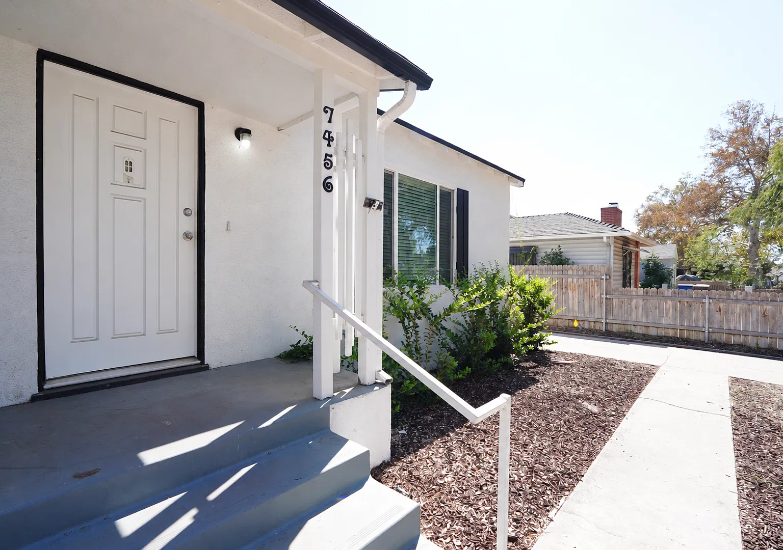 7456 Kingsley Way — Photo 2