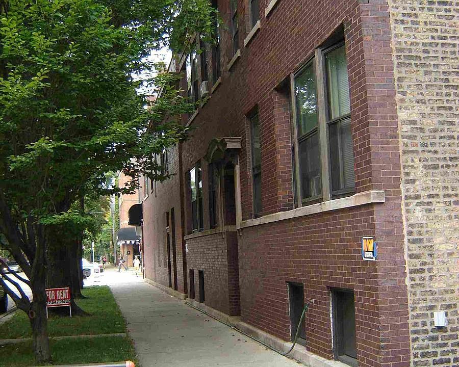 1st image of 1348 W Cornelia Ave APT 2W