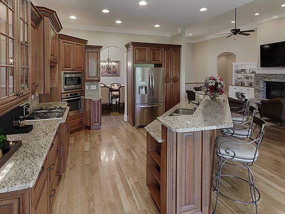 4th image of 1809 Rockford Ln