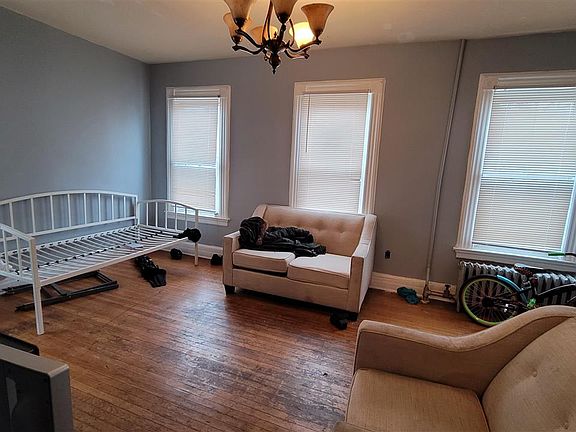 3rd image of 106 N Maple Ave