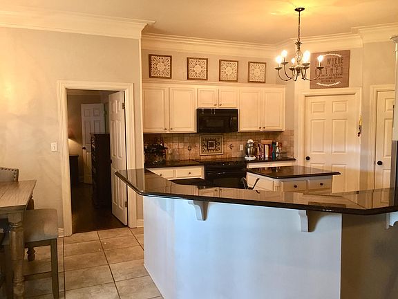 3rd image of 403 Stonebrook Blvd