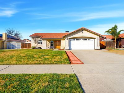 952 Scotland Street, Lemoore, CA, 93245