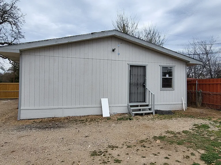 9605 Grady Ln — Photo 10