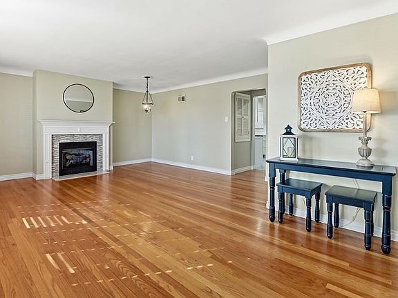 3rd image of 10643 Charrette Dr