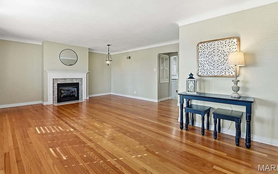 10643 Charrette Dr, Saint Louis, MO 63123 | Zillow