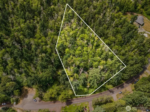 7605 Sandy Point Beach Road NE, Olympia, WA 98516