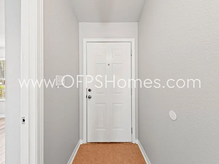 107 Cabana Way — Photo 2