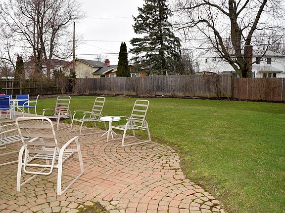 3rd image of 162 Pin Oak Dr
