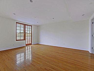 4th image of 2590 Ocean Ave