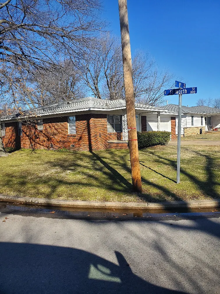 3 bed, 1.0 bath, 966 sqft, $1,375 — Photo 4