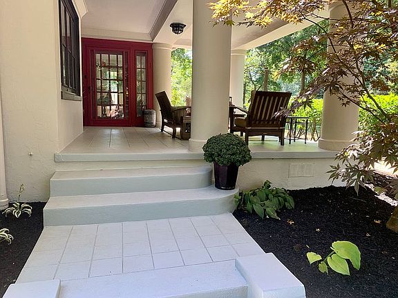 4th image of 74 Poland Manor Dr