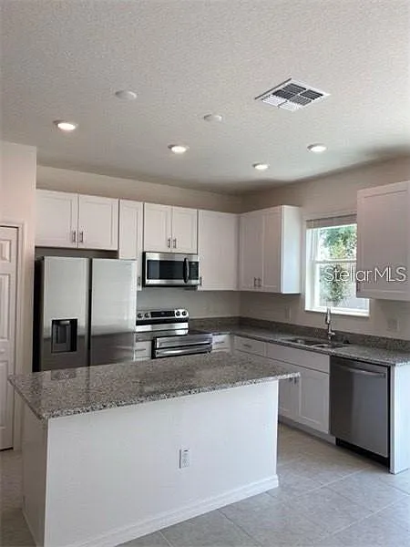 3 bed, 2.5 bath, 1650 sqft, $2,050 — Photo 2