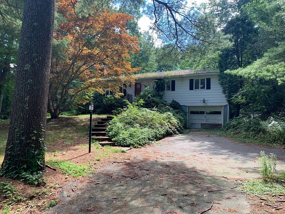 2nd image of 390 Caswell St