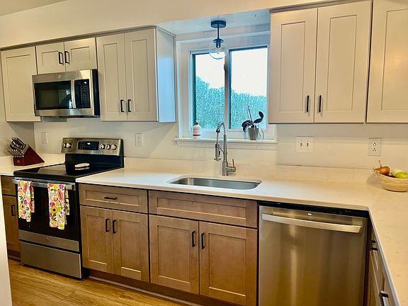 4th image of 3200 Lynnhaven Dr APT 310