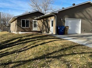 215 12th St SE, Watertown, SD 57201