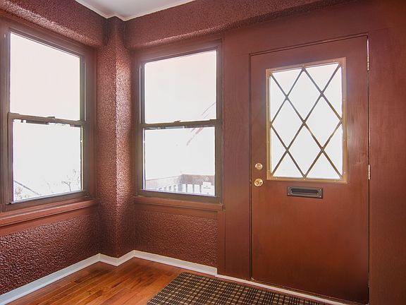 2nd image of 1153 Clarence Ave