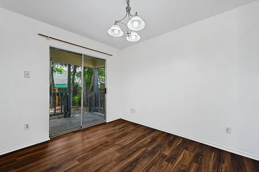 3 bed, 1174 sqft, $1,950 — Photo 2
