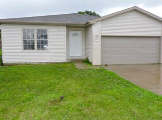 115 Eastern Illinois St, Saint Anne, IL 60964