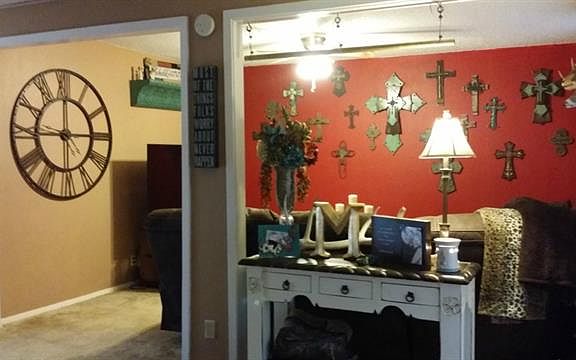 4th image of 4625 Clover Ln