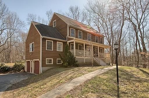 1st image of 10 Holly Ln