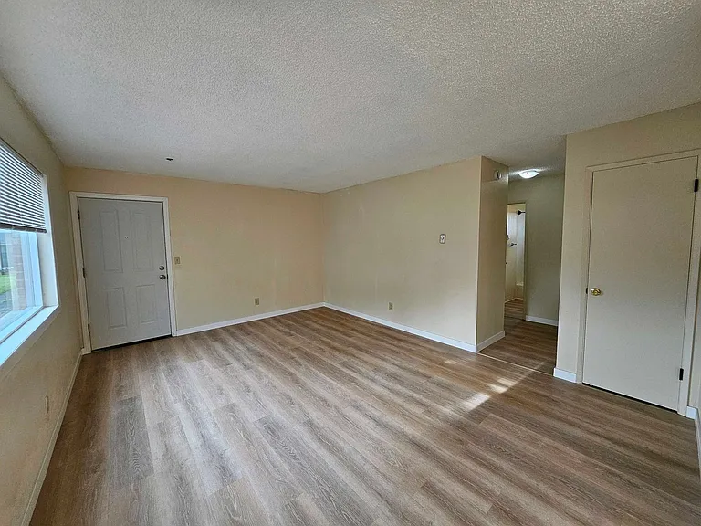 Sunset Apartments — Photo 26