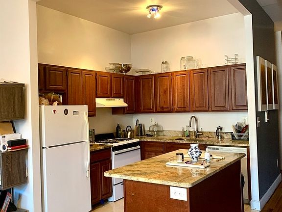 3rd image of 60 W 126th St #1