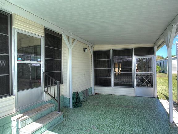 5th image of 940 Jacaranda Dr