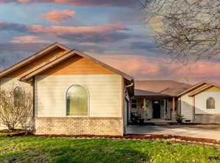 903 Mountain River Dr, Lebanon, OR 97355