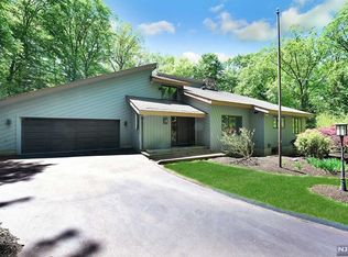 26 Bayberry Dr, Saddle River, NJ 07458