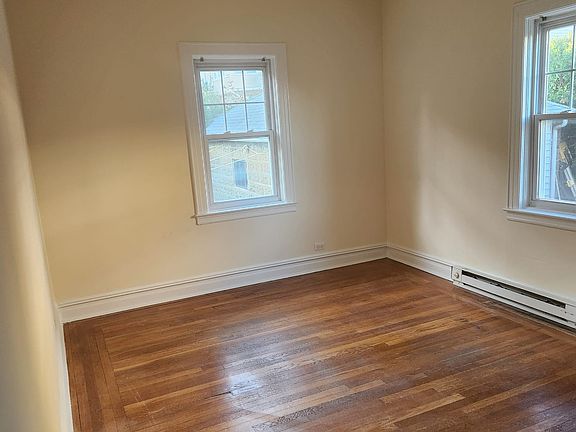 3rd image of 153 Vernon Ave #1