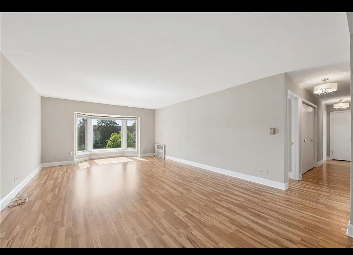 2 bed, 1330 sqft, $2,600 — Photo 4