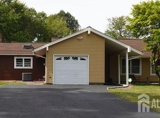 5 Summit Ave, Manalapan, NJ 07726