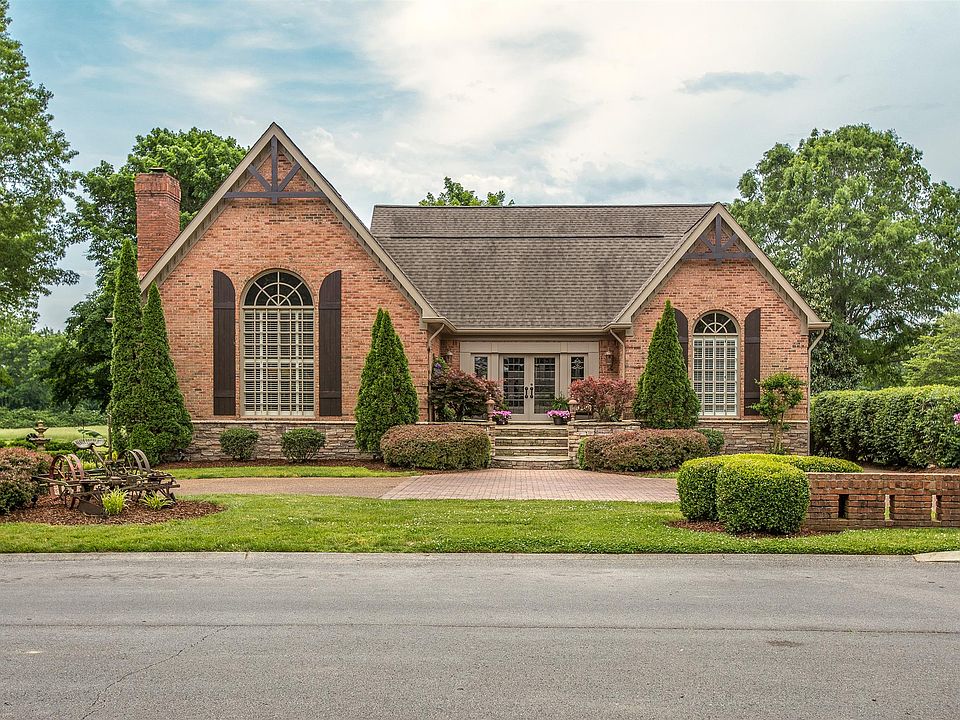 1st image of 215 Sturbridge Dr