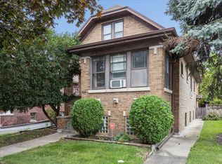 8010 44th St, Lyons, IL 60534